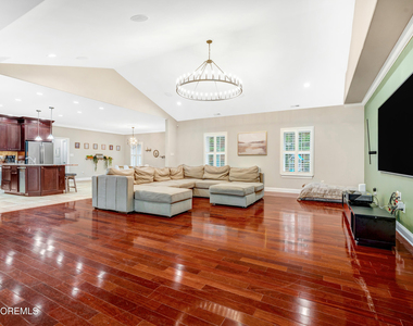 2650 N Cologne Avenue - Photo Thumbnail 10