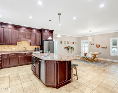 2650 N Cologne Avenue - Photo Thumbnail 16