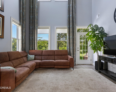 112 Hedgerow Lane - Photo Thumbnail 9
