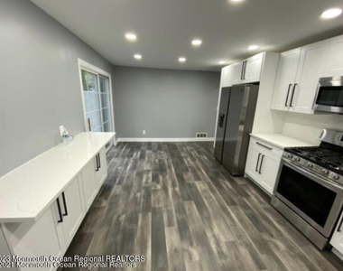 437 Redmond Avenue - Photo Thumbnail 5