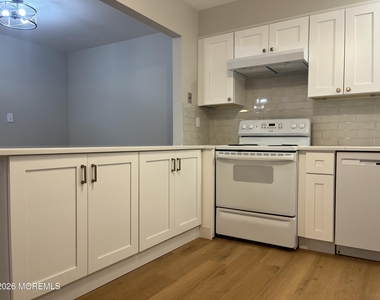 18 Lexington Court - Photo Thumbnail 6