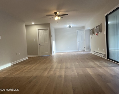18 Lexington Court - Photo Thumbnail 2