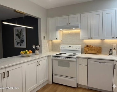 18 Lexington Court - Photo Thumbnail 5