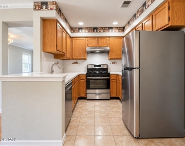 733 Snowdrop Court - Photo Thumbnail 7