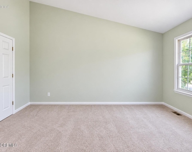 733 Snowdrop Court - Photo Thumbnail 9