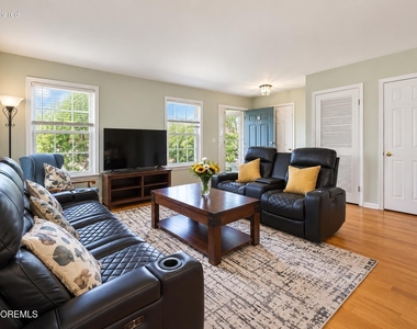 733 Snowdrop Court - Photo Thumbnail 1