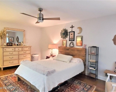 53 Essex Drive - Photo Thumbnail 8