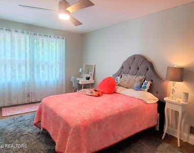53 Essex Drive - Photo Thumbnail 11