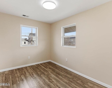 40 Twilight Avenue - Photo Thumbnail 9