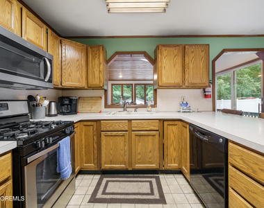 607 Sunrise Boulevard - Photo Thumbnail 8