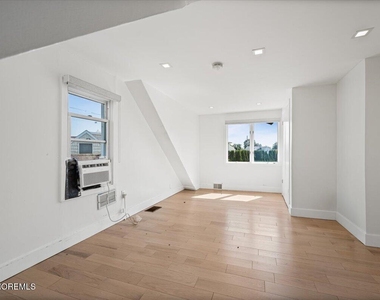 869 Norwood Avenue - Photo Thumbnail 22