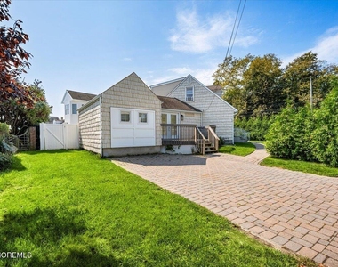 869 Norwood Avenue - Photo Thumbnail 2