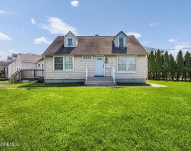 869 Norwood Avenue - Photo Thumbnail 1