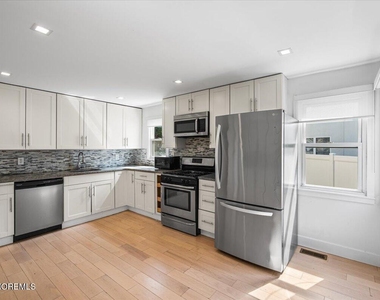 869 Norwood Avenue - Photo Thumbnail 10