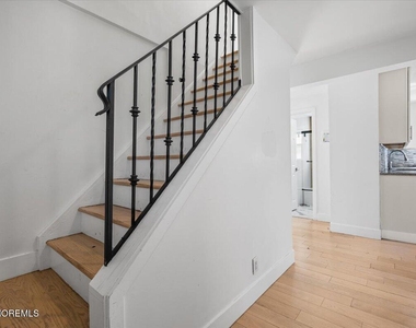 869 Norwood Avenue - Photo Thumbnail 4