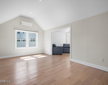 869 Norwood Avenue - Photo Thumbnail 19