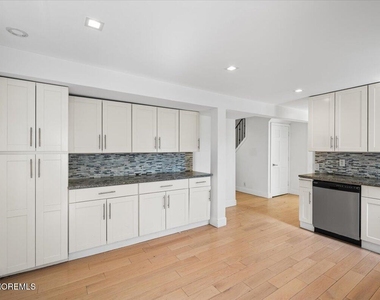 869 Norwood Avenue - Photo Thumbnail 11