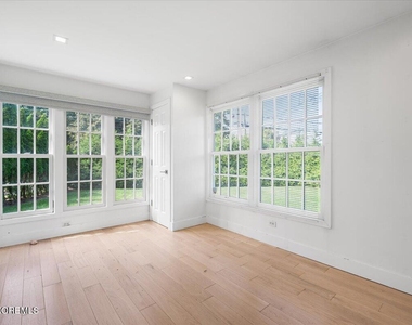 869 Norwood Avenue - Photo Thumbnail 6