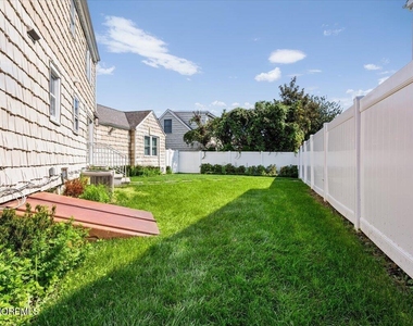 869 Norwood Avenue - Photo Thumbnail 30