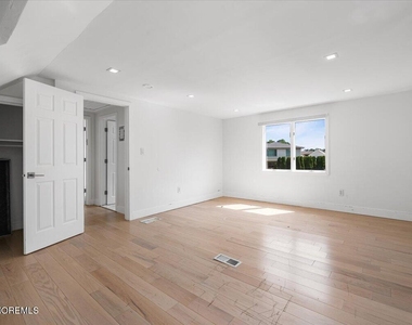869 Norwood Avenue - Photo Thumbnail 27