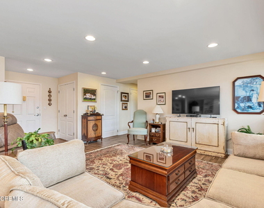525 Ocean Boulevard - Photo Thumbnail 8