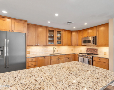 525 Ocean Boulevard - Photo Thumbnail 4