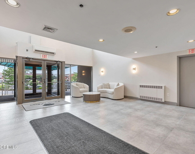 525 Ocean Boulevard - Photo Thumbnail 2