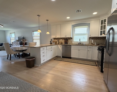 134 Everest Drive S - Photo Thumbnail 4