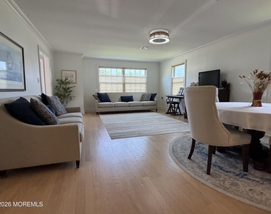 134 Everest Drive S - Photo Thumbnail 1