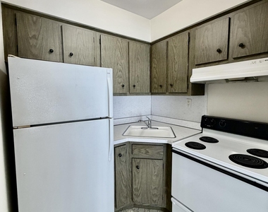 402 Sixth Avenue - Photo Thumbnail 4