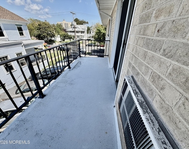 402 Sixth Avenue - Photo Thumbnail 9