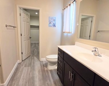 24353 W Concorda Drive - Photo Thumbnail 2