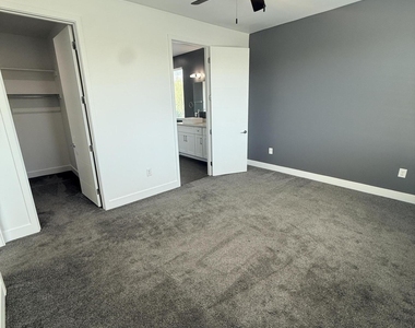 3900 N 30th Street - Photo Thumbnail 3