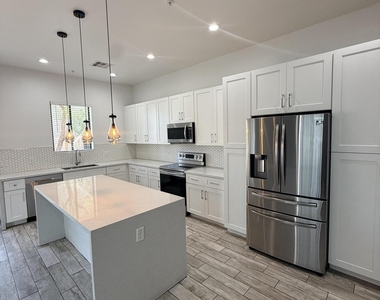 3900 N 30th Street - Photo Thumbnail 1