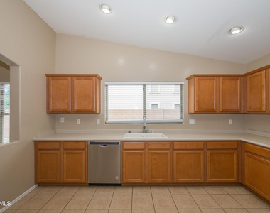 1843 E Ebony Place - Photo Thumbnail 6