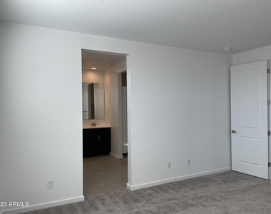 17401 W Red Fox Road - Photo Thumbnail 10