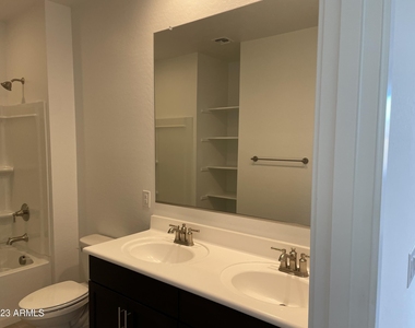 17401 W Red Fox Road - Photo Thumbnail 22