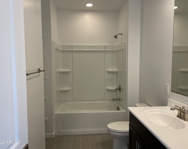 17401 W Red Fox Road - Photo Thumbnail 24
