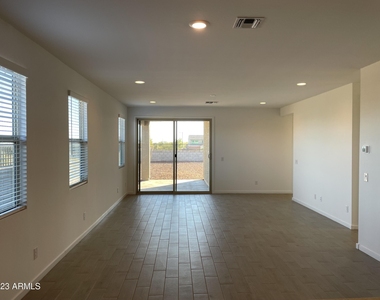 17401 W Red Fox Road - Photo Thumbnail 8