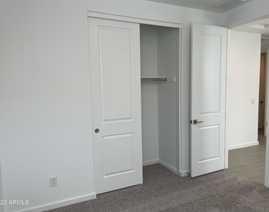 17401 W Red Fox Road - Photo Thumbnail 21