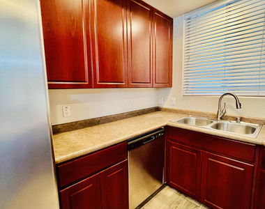 705 W Queen Creek Road - Photo Thumbnail 2