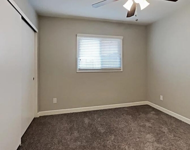 1412 E Hermosa Drive - Photo Thumbnail 9