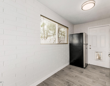 1321 N 48th Place - Photo Thumbnail 4