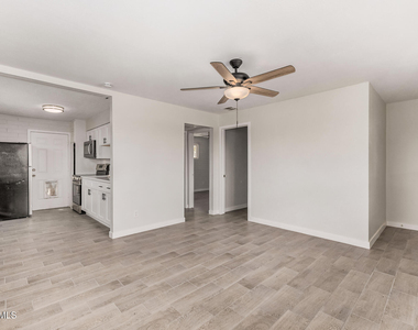 1321 N 48th Place - Photo Thumbnail 3