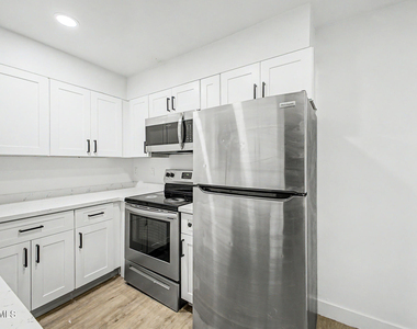 830 E Turney Avenue - Photo Thumbnail 9