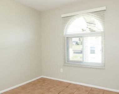 18433 N 2nd Drive - Photo Thumbnail 8