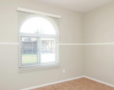 18433 N 2nd Drive - Photo Thumbnail 9