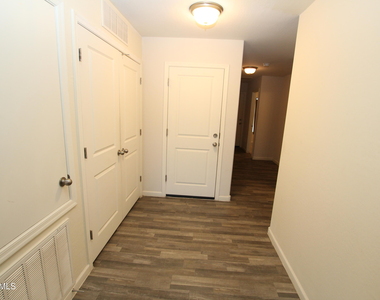 322 E Bobcat Place - Photo Thumbnail 12