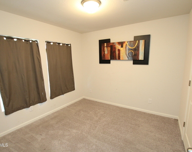 322 E Bobcat Place - Photo Thumbnail 17
