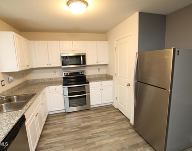 322 E Bobcat Place - Photo Thumbnail 7
